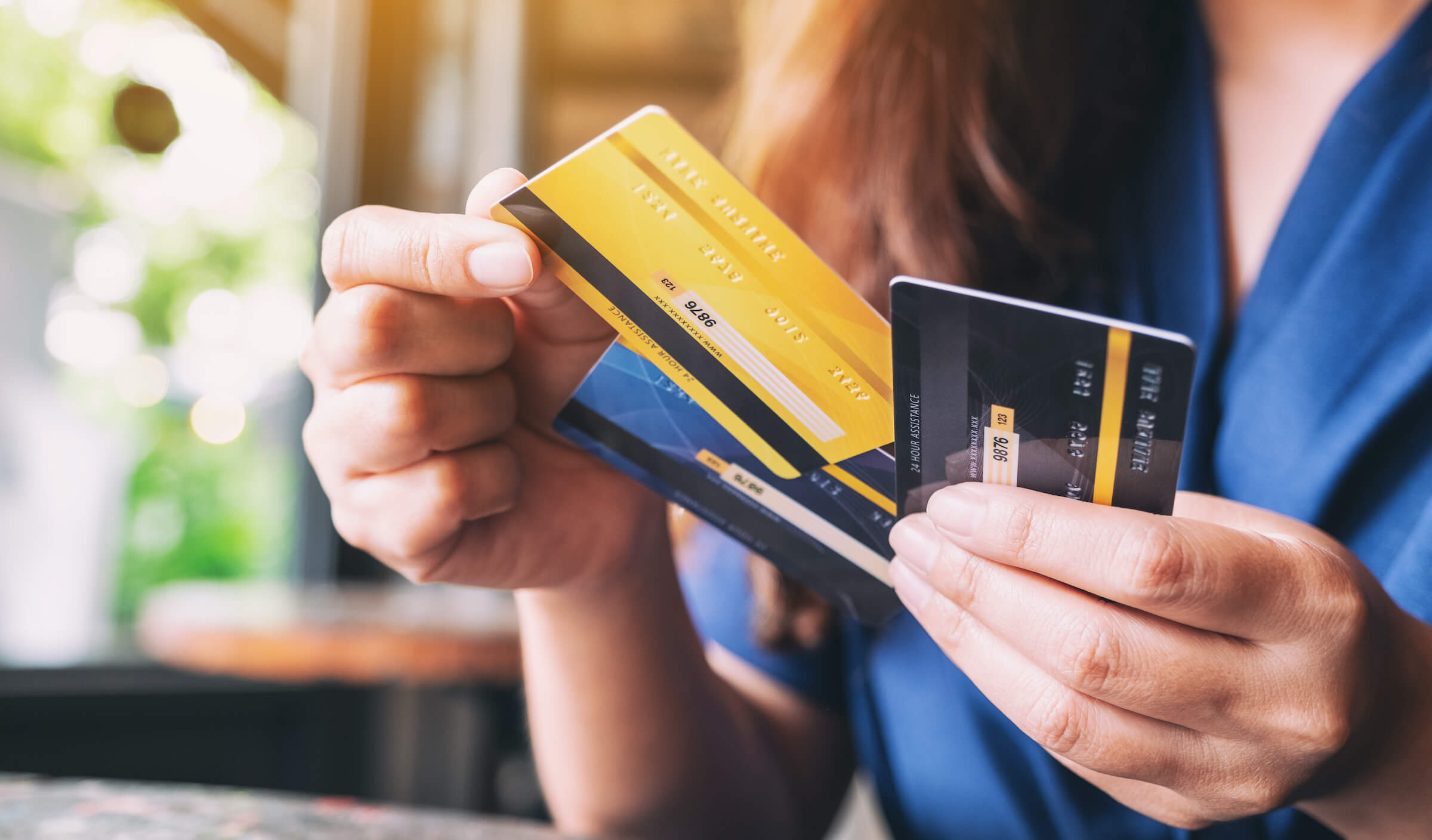 woman handing over credit card for her business purchase